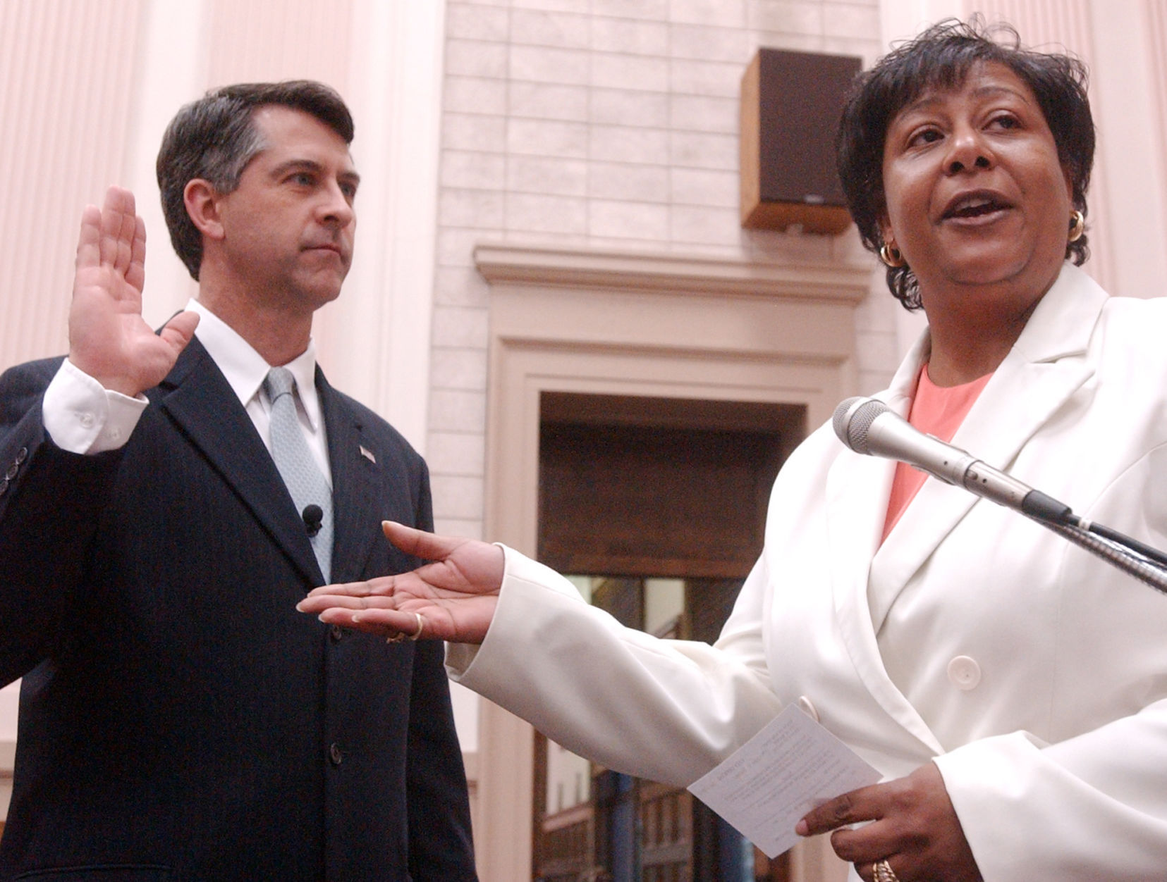Mayor Dickert sworn in, May 19, 2009